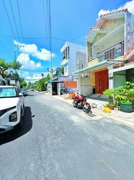 BÁN NHÀ 1T1L đúc - MẶT TIỀN, VỊ TRÍ ĐẸP - nằm gần trường ĐHCN Cần Thơ