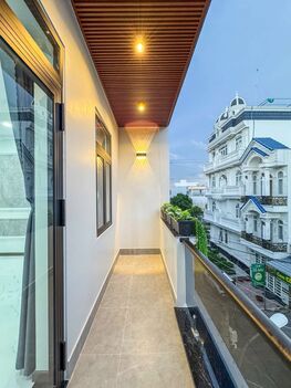 BÁN Nhà 2Lầu đúc, Mới đẹp + Full Nội Thất sang trọng (Mặt tiền - KDC 91B, vị trí đẹp)