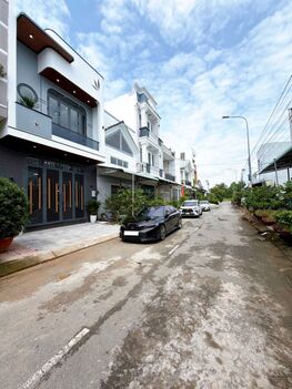 Bán nhà 1T1L đúc măt Mặt Tiền (KDC - VHTĐ). Tặng FULL Nội Thất