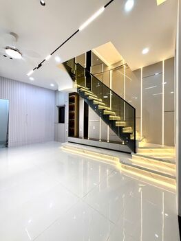 Nhà 1T1L đúc mới, GÓC 2MT HẺM, xe hơi tới nhà. Vị trí trung tâm, gần cầu Trần Hoàng Na