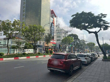 Bán toà nhà 6 lầu mặt tiền đại lộ Hoà Bình ngay lõi trung tâm Cần Thơ