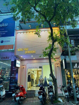 Nhà 2 lầu vị trí cực đẹp mặt tiền Nguyễn Việt Hồng ngay phố thời trang Cần Thơ