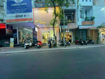 Nhà 2 lầu vị trí cực đẹp mặt tiền Nguyễn Việt Hồng ngay phố thời trang Cần Thơ