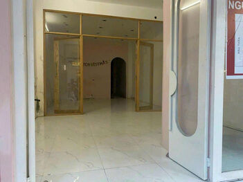 Nhà 2 lầu vị trí cực đẹp mặt tiền Nguyễn Việt Hồng ngay phố thời trang Cần Thơ