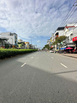 Nhà 3 lầu và sân thượng mặt tiền Nguyễn Văn Cừ (An hoà cũ), Cần Thơ