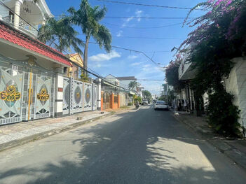 Cần bán nhà lầu và 10 phòng trọ mặt tiền Quảng Trọng Hoàng gần đại học Cần Thơ