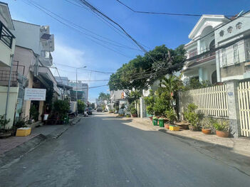 Cần bán nhà lầu và 10 phòng trọ mặt tiền Quảng Trọng Hoàng gần đại học Cần Thơ