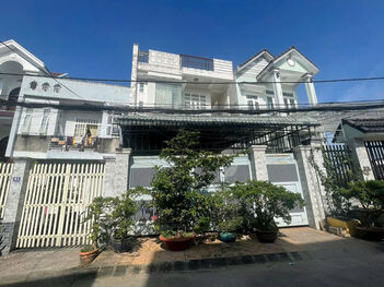 Cần bán nhà lầu và 10 phòng trọ mặt tiền Quảng Trọng Hoàng gần đại học Cần Thơ