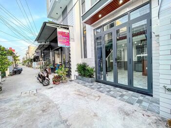 BÁN NHÀ 1 TRỆT 1 LỮNG mới đẹp (gần Chợ Bà Bộ). Trục chính Hẻm xe hơi tới nhà