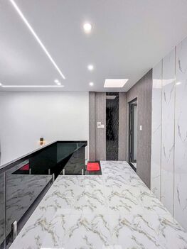 BÁN NHÀ 1 TRỆT 1 LỮNG mới đẹp (gần Chợ Bà Bộ). Trục chính Hẻm xe hơi tới nhà