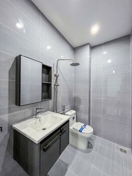 BÁN NHÀ 1 TRỆT 1 LỮNG mới đẹp (gần Chợ Bà Bộ). Trục chính Hẻm xe hơi tới nhà