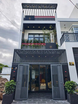 Bán nhà mặt tiền kdc hồng phát gần vòng xoay ngã năm hoàng quốc việt giá 6,150 tỷ