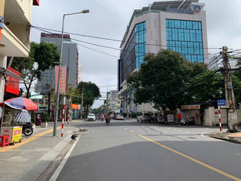 Bán hoặc cho thuê nhà diện tích rộng mặt tiền Phan Đình Phùng sát bến Ninh Kiều, Cần Thơ