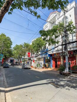 Bán nhà 2 lầu đang kinh doanh Karaoke mặt tiền Lê bình, phường Tân An, Cần Thơ