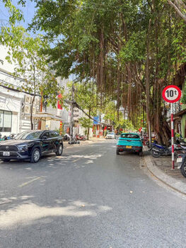 Bán nhà 2 lầu đang kinh doanh Karaoke mặt tiền Lê bình, phường Tân An, Cần Thơ