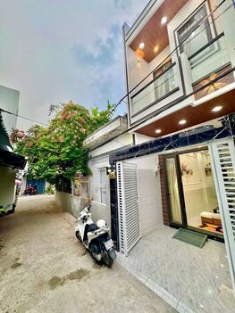 BÁN NHÀ 1T1L đúc, mới đẹp, FULL Nội Thất mới. Hẻm rộng 4.5m, có phòng ngủ tầng trệt