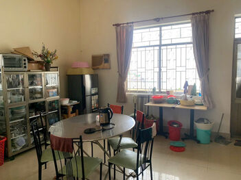 Bán gấp - Nhà 3 lầu và sân thượng mặt tiền đường 3 tháng 2 đối diện đại học Cần Thơ