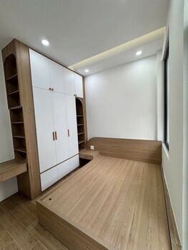 nhà 1trẹt 1 lầu 2Pn Hẻm lê lai thông N Việt Hồng DT4,1x11,5m