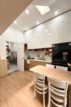 nhà 1trẹt 1 lầu 2Pn Hẻm lê lai thông N Việt Hồng DT4,1x11,5m