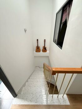 nhà 1trẹt 1 lầu 2Pn Hẻm lê lai thông N Việt Hồng DT4,1x11,5m