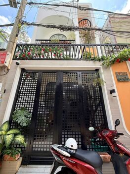 nhà 1trẹt 1 lầu 2Pn Hẻm lê lai thông N Việt Hồng DT4,1x11,5m