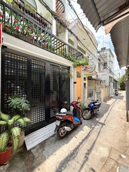 nhà 1trẹt 1 lầu 2Pn Hẻm lê lai thông N Việt Hồng DT4,1x11,5m