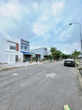 BÁN NHÀ 1T1Lửng, MẶT TIỀN - KDC Bình Nhựt (12Ha8). Đối  diện cổng TRƯỜNG HỌC