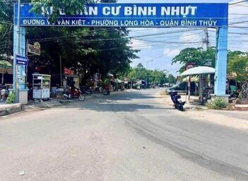 BÁN NHÀ 1T1Lửng, MẶT TIỀN - KDC Bình Nhựt (12Ha8). Đối  diện cổng TRƯỜNG HỌC