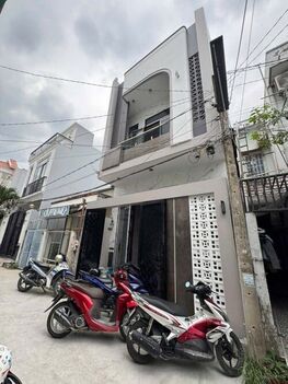 Bán nhà 1 trệt 1 lầu hẻm liên tổ 1-2 Nguyễn Văn Cừ nối dài, diện tích 5x11,8m, 3 phòng ngủ có phòng ngủ tầng trệt, full nội thất