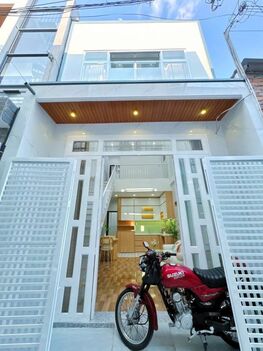 BÁN NHÀ MỚI ĐẸP – KẾ trường ĐH CẦN THƠ & gần CHỢ XUÂN KHÁNH, full nội thất