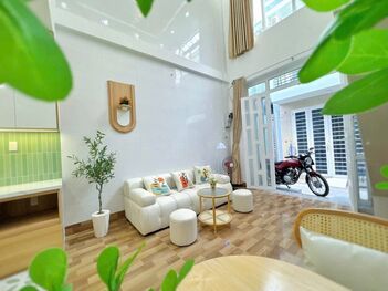 BÁN NHÀ MỚI ĐẸP – KẾ trường ĐH CẦN THƠ & gần CHỢ XUÂN KHÁNH, full nội thất