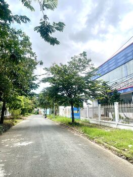 cho thuê nhà mặt tiền đường số 8 khu dân cư nam long cần thơ, ngang 45m, trệt lầu trống suốt