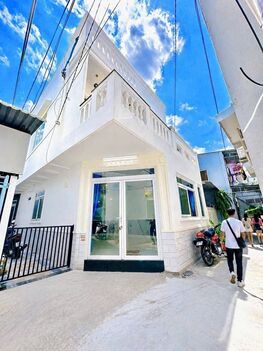 BÁN NHÀ LẦU - GÓC 2MT Hẻm - MỚI TUYỆT ĐẸP (Hẻm 233 NVCừ (gần Cao Đẳng Y Tế CT)