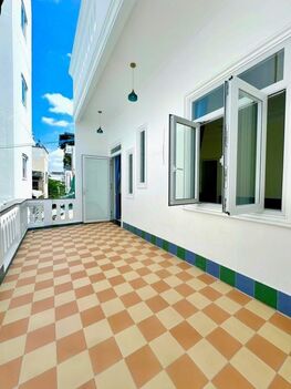 BÁN NHÀ LẦU - GÓC 2MT Hẻm - MỚI TUYỆT ĐẸP (Hẻm 233 NVCừ (gần Cao Đẳng Y Tế CT)