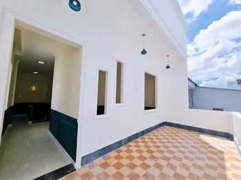 BÁN NHÀ LẦU - GÓC 2MT Hẻm - MỚI TUYỆT ĐẸP (Hẻm 233 NVCừ (gần Cao Đẳng Y Tế CT)