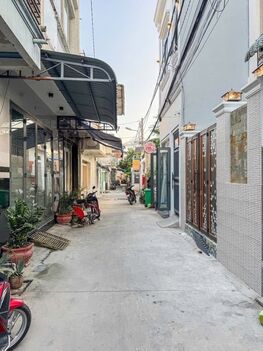 BÁN NHÀ 1T1L đúc - MỚI XÂY - Diện tích đẹp, gần Bờ Kè Tầm Vu