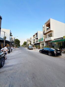 BÁN NHÀ 1T2L đúc, mới xây, Mặt Tiền (D7 - Hồng Loan). Vị trí đẹp, gần trục chính D1