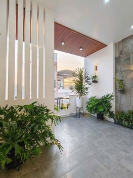 BÁN NHÀ 1T2L đúc, 2 MT Hẻm (trước - sau). Gần sát trường ĐH Công Nghệ - Kỷ Thuật