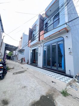 BÁN NHÀ 1T1L đúc mới -  KẾ ĐHCT - ĐHYD - BV Đa Khoa. Hẻm 11 N.V.Linh (cặp BV Đa khoa)
