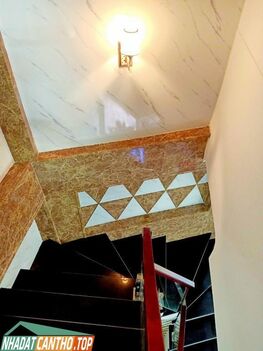 NHÀ LẦU 3 TẦNG. RỘNG RÃI RẤT KIÊN CỐ, MỚI TUYỆT ĐẸP NGAY TRUNG TÂM NINH KIỀU.